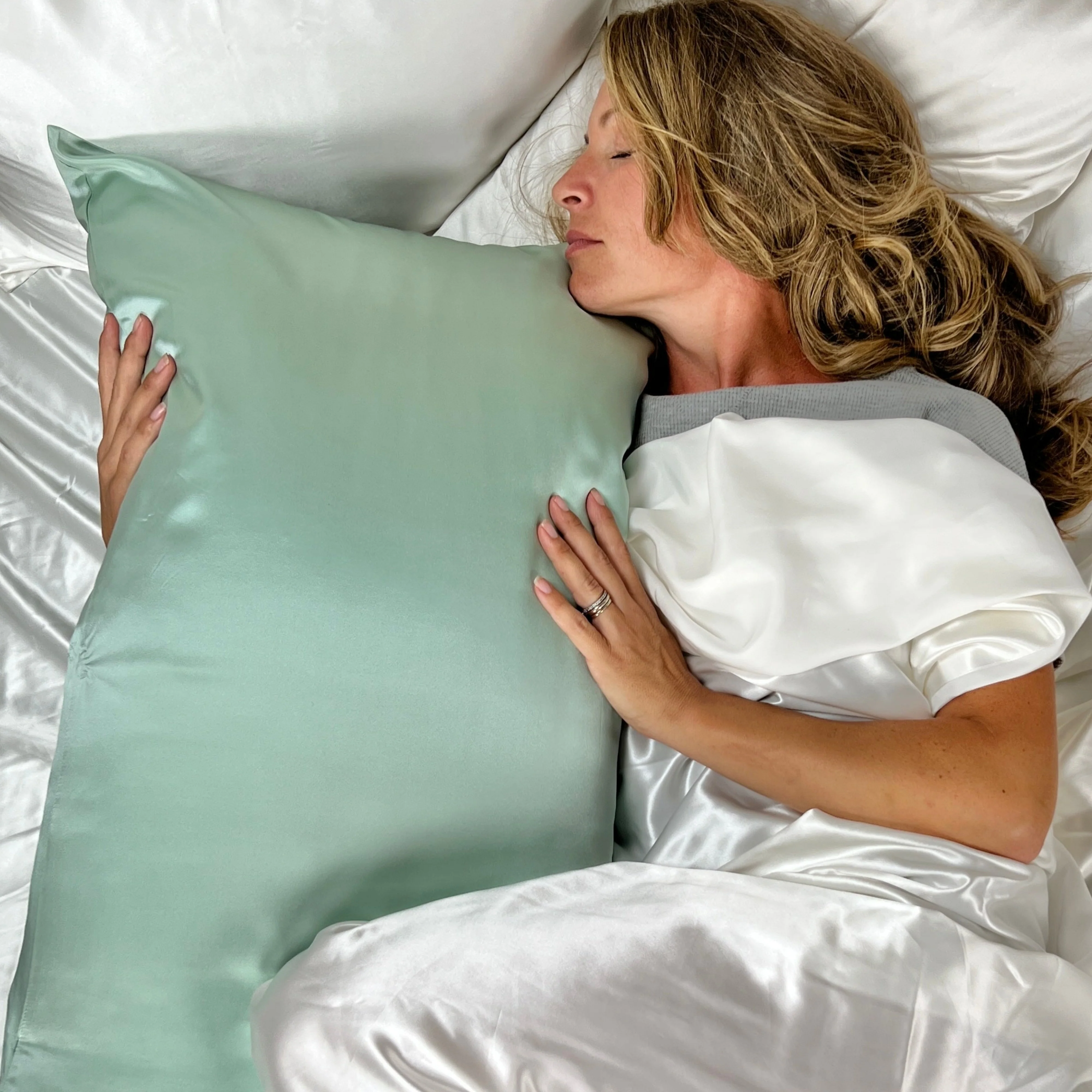 19 Momme Silk Pillowcase - Green - Image 3